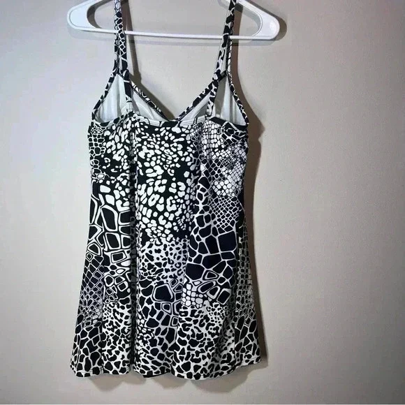 Croft & Barrow V tiered swimwear swim dress black/whit animal print size 10 - Picture 2 of 8